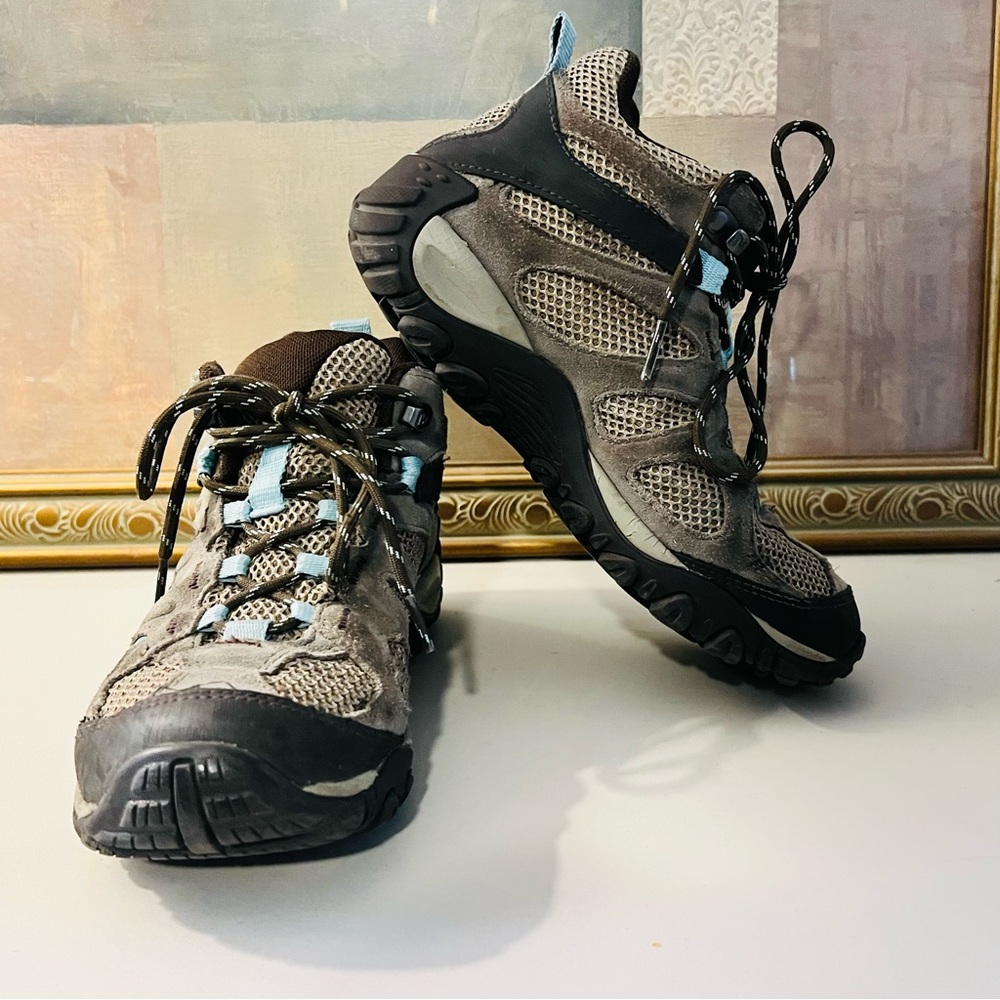 Merrell Women’s Yokota 2 Hiking Boots Brown suede with Tea, Size 7